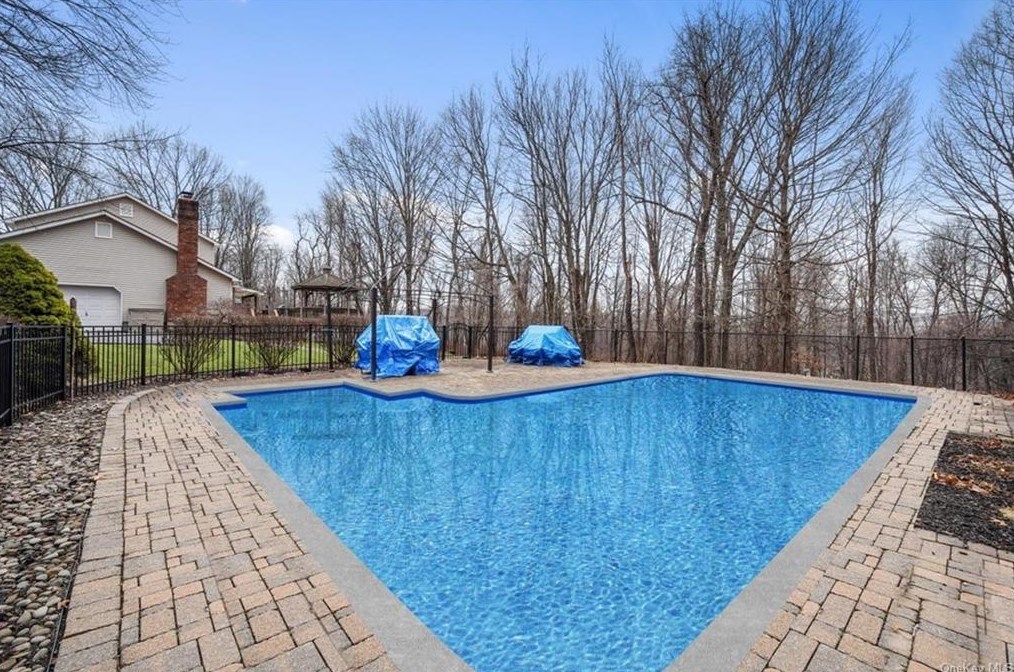 15 Spinnaker Ct, Monroe NY  10950-4479 exterior