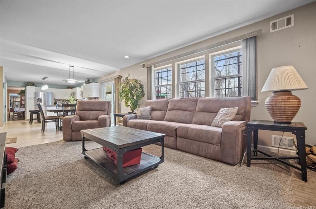 15 Spinnaker Ct, Monroe NY  10950-4479 exterior