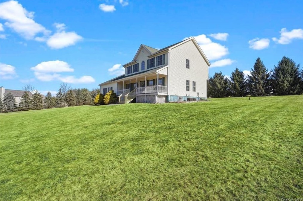 33 Cider Mill Ct, Pleasant Valley, NY 12569