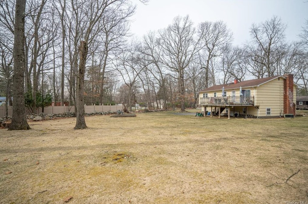 30 Summit Rd, Chestnut Ridge, NY 10977-6705