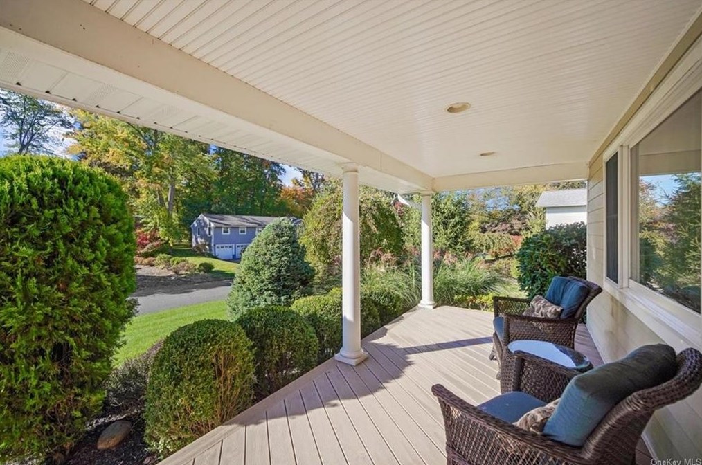 4 Brook Hill Dr, West Nyack, NY 10994