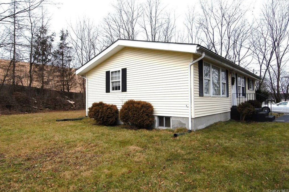 20 Truex Dr, Newburgh, NY 12553-5203