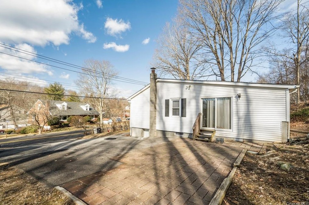 251 Towners Rd, Kent Lakes NY  10512-6301 exterior