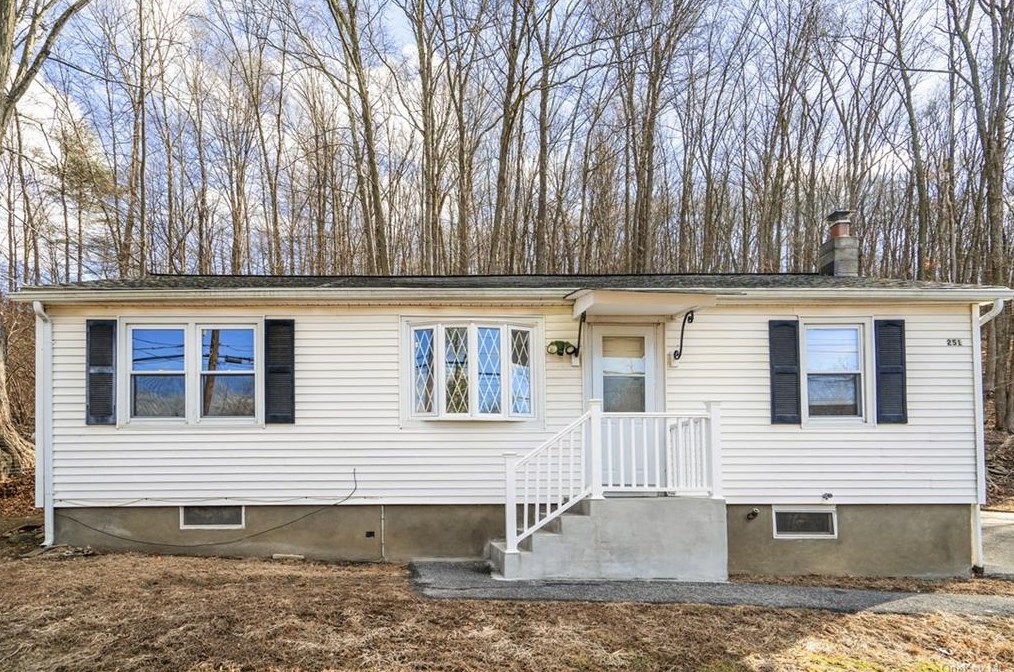 251 Towners Rd, Kent Lakes NY  10512-6301 exterior