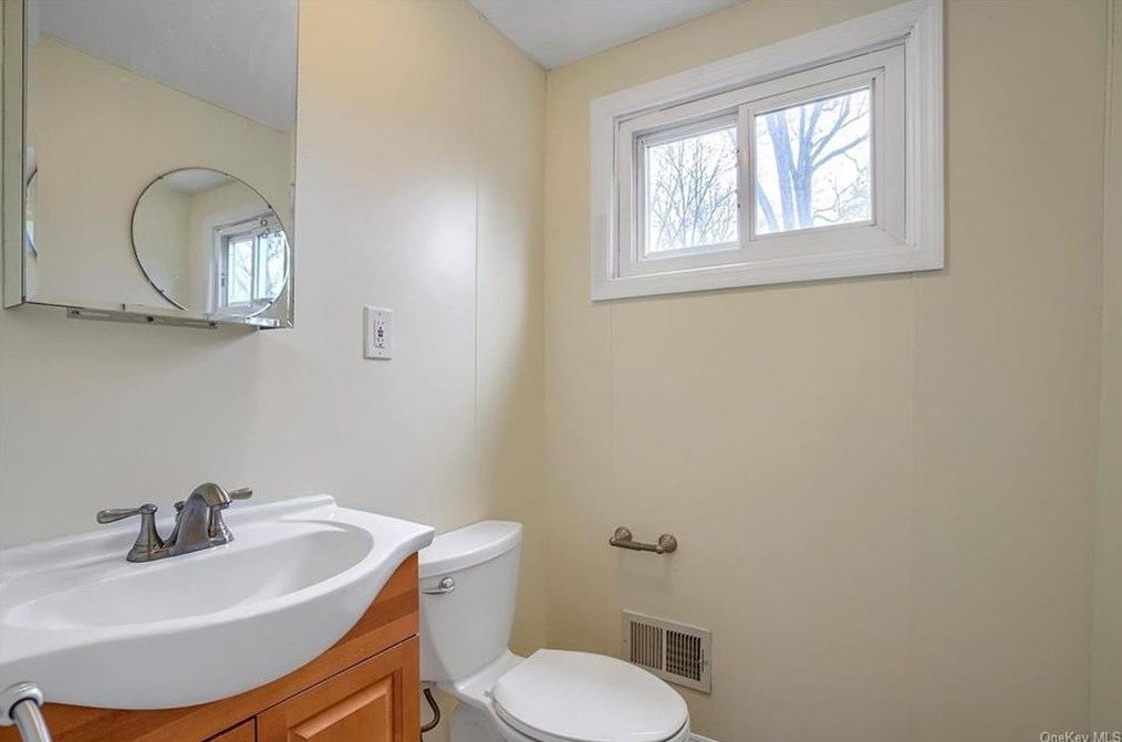 15 Dorothy Dr, Monroe NY  10950-4307 exterior