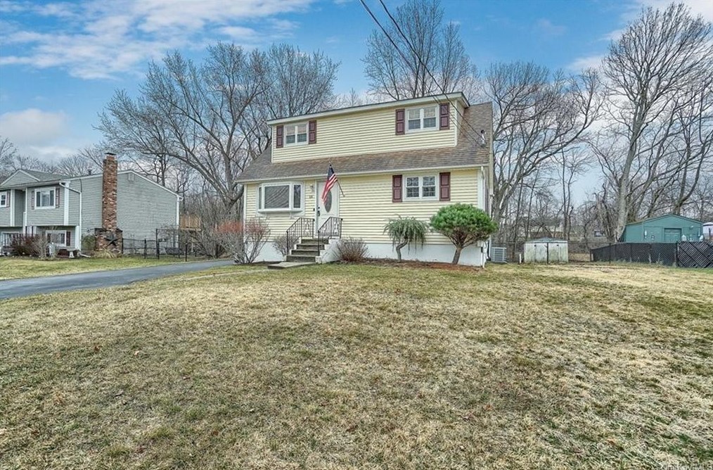 15 Dorothy Dr, Monroe NY  10950-4307 exterior