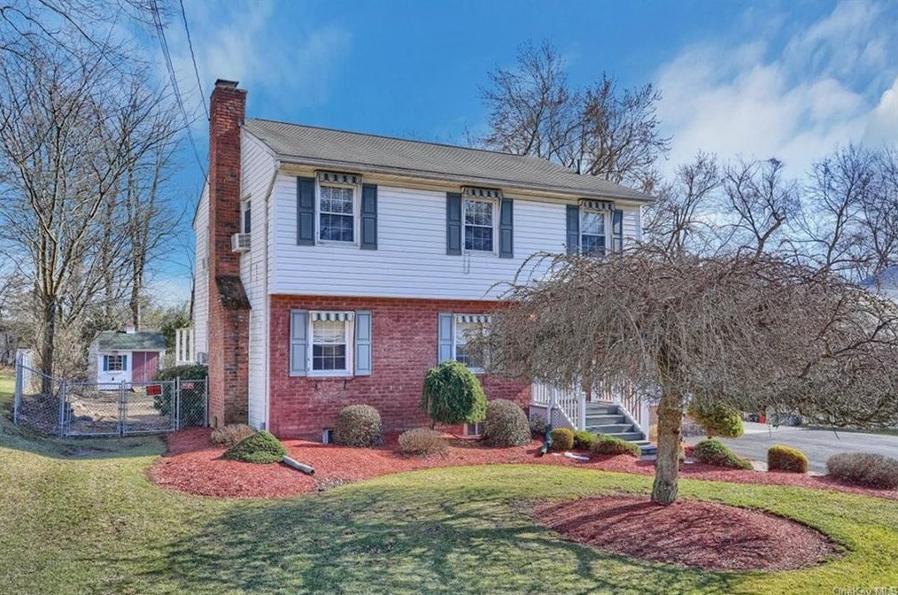 11 Hillside Ter, Monroe, NY 10950-2515