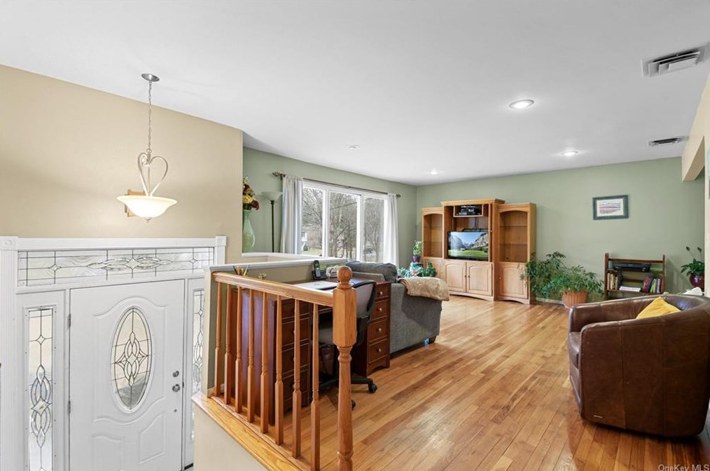 294 Cordial Rd, Yorktown Hgts, NY 10598