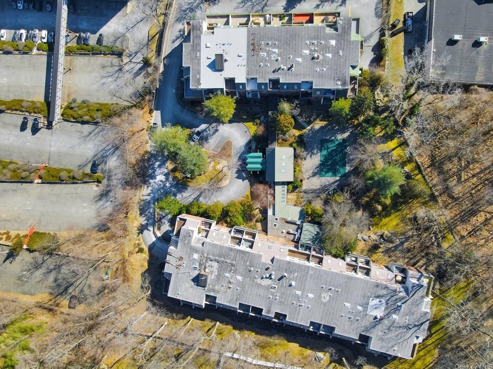1 Fountain Ln, Scarsdale NY  10583-4625 exterior