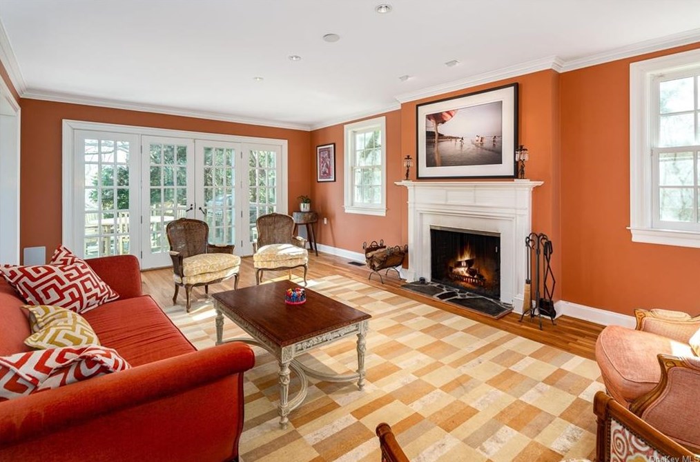 33 Ashland Ave, Pleasantville, NY 10570