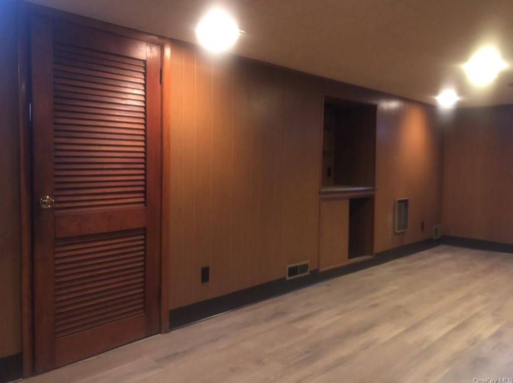 242 Concord Rd, Yonkers NY  10710-1823 exterior