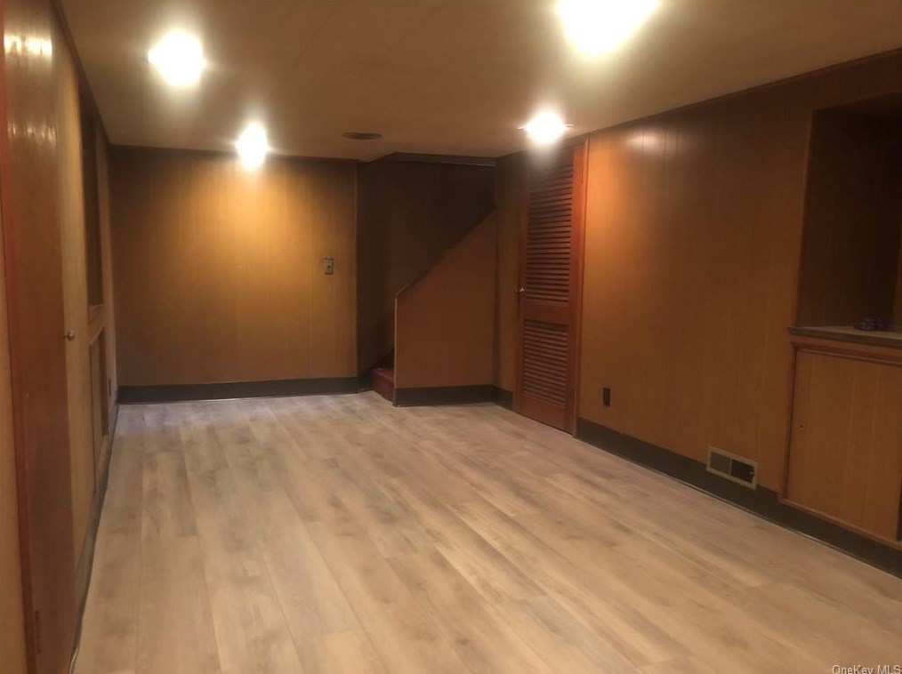 242 Concord Rd, Yonkers NY  10710-1823 exterior