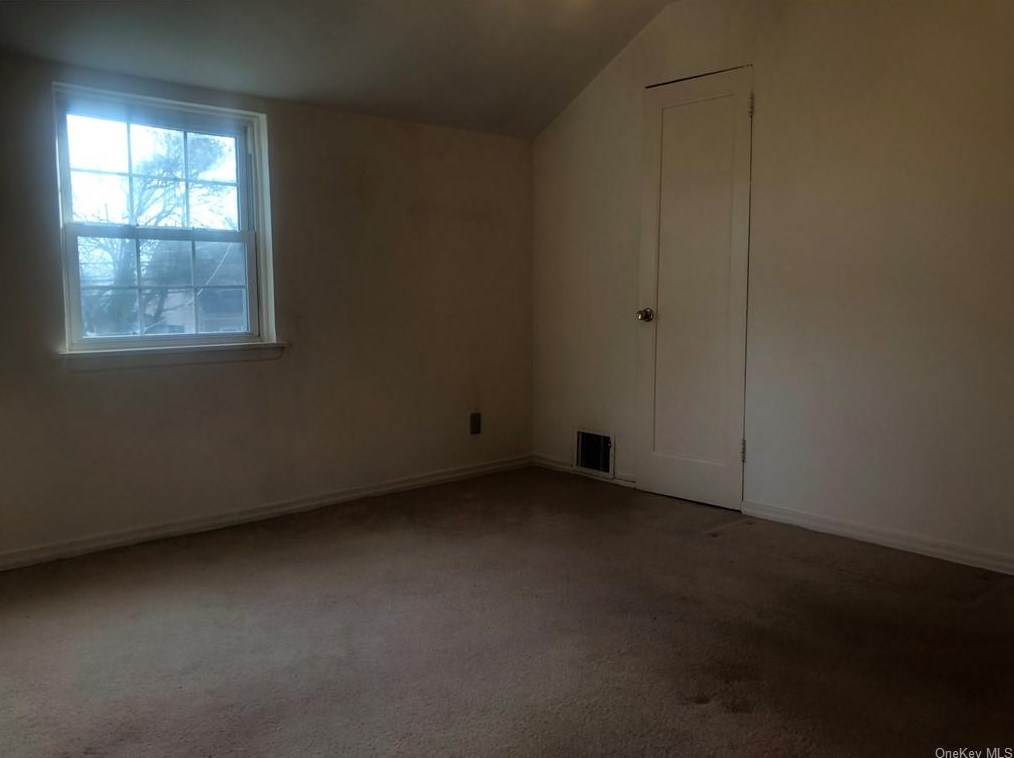 242 Concord Rd, Yonkers NY  10710-1823 exterior