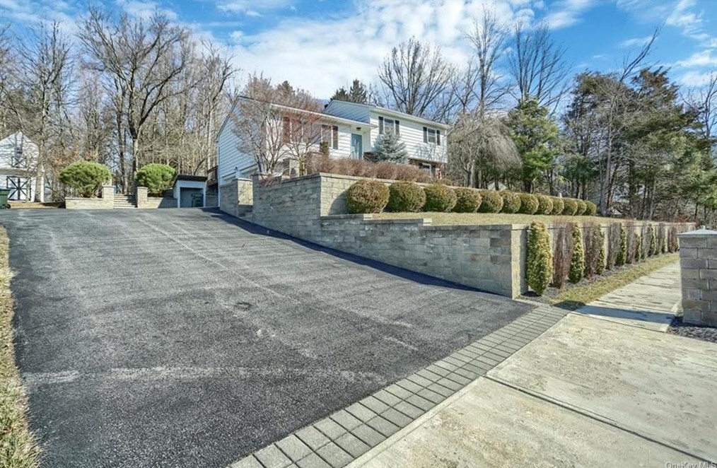 60 Barnes Rd, Washingtonville, NY 10992