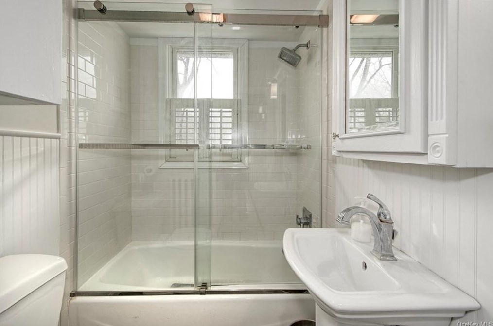 17 Van Wyck St, Croton On Hudson NY  10520-2525 exterior