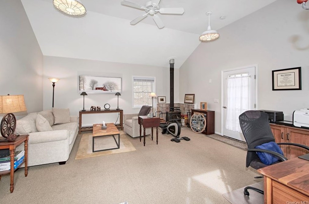 17 Van Wyck St, Croton On Hudson NY  10520-2525 exterior