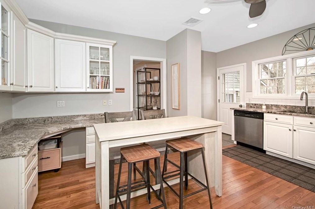 17 Van Wyck St, Croton On Hudson NY  10520-2525 exterior