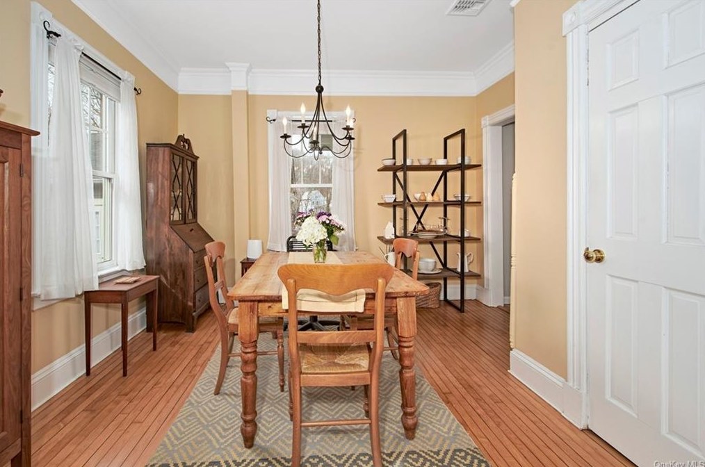 17 Van Wyck St, Croton On Hudson NY  10520-2525 exterior