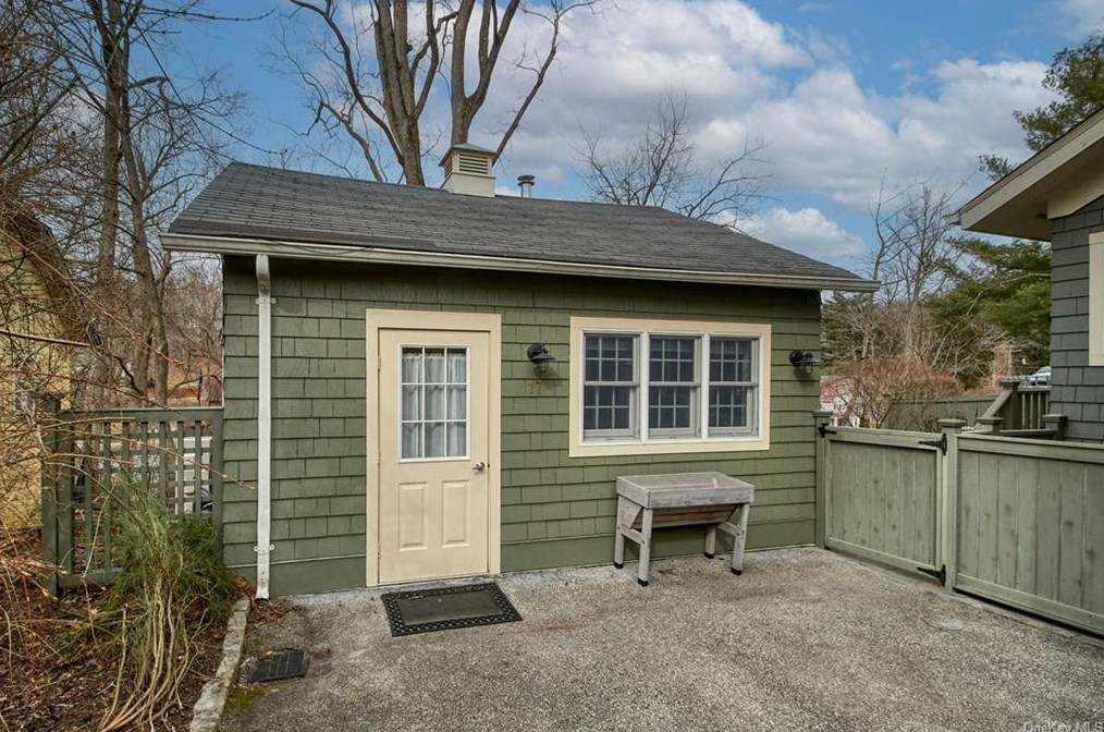 17 Van Wyck St, Croton On Hudson NY  10520-2525 exterior