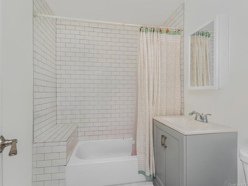 75 Chestnut St, Yonkers NY  10701-3407 exterior