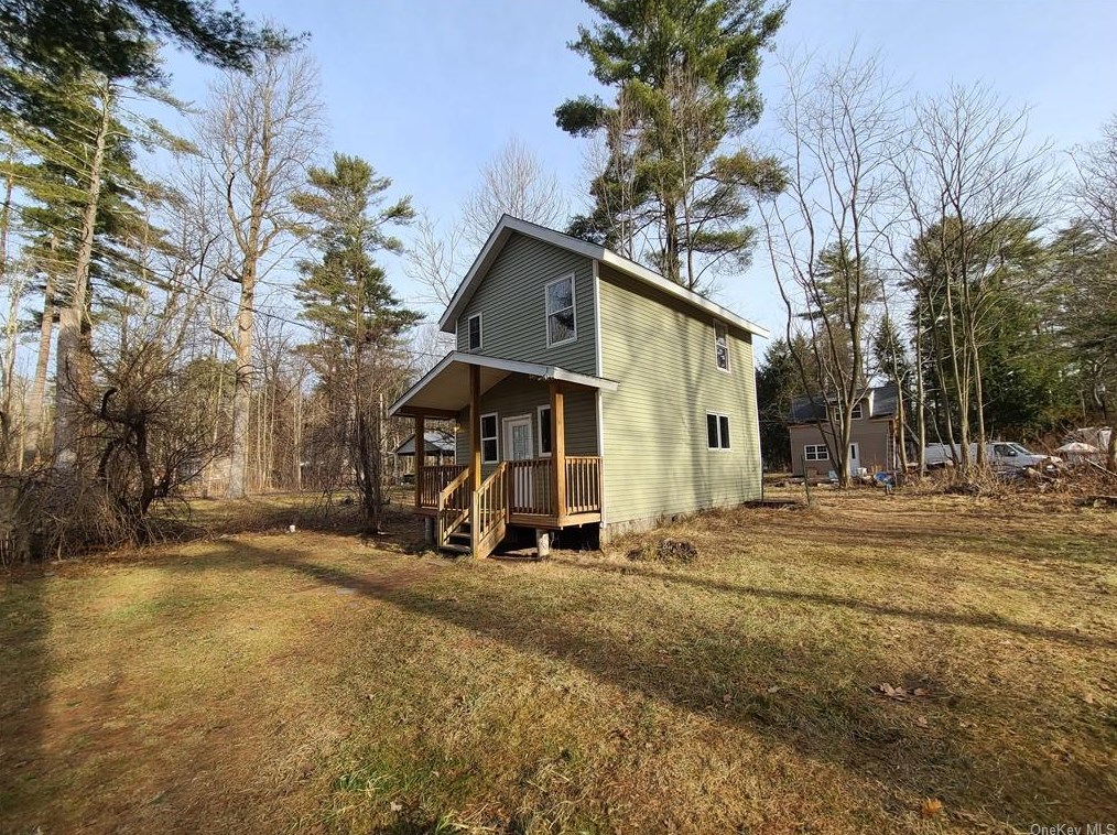 1 Grove St, Godeffroy, NY 12729