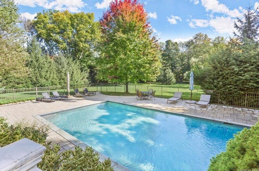 10 West Ln, Lewisboro, NY 10590