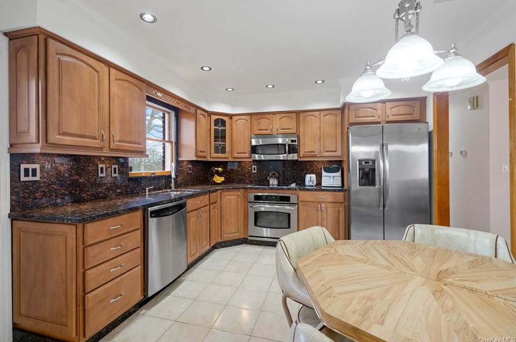4 Rosemary Ln, Newburgh, NY 12553-6213