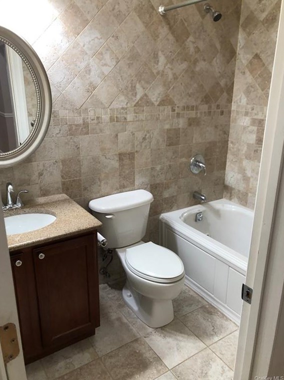 118 Cox Ave, Yonkers NY  10704-4014 exterior