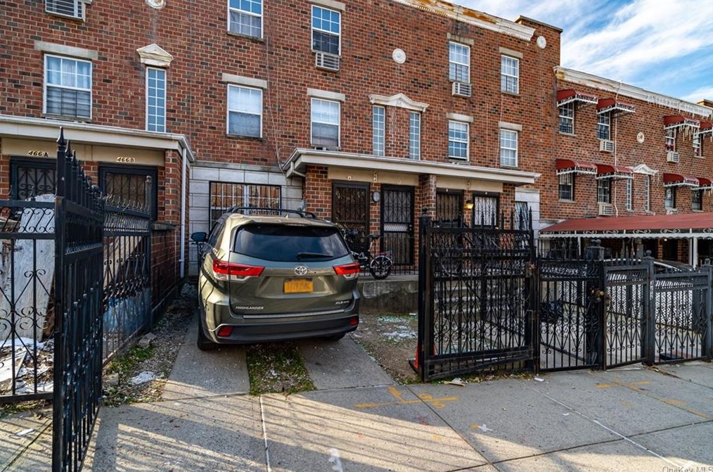 464 E 179th St, Bronx, NY 10457