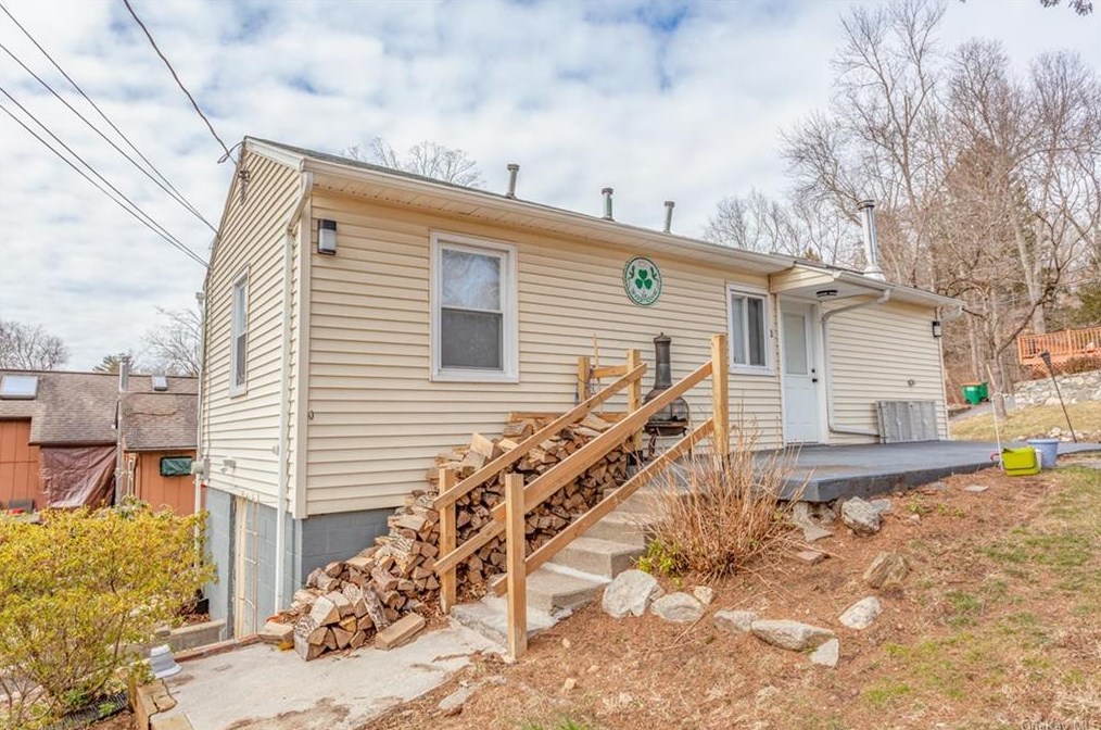 1 Brook St, Tompkins Corners, NY 10579