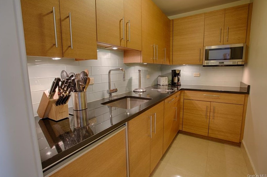 1 Renaissance Sq Unit 9d, White Plains, NY