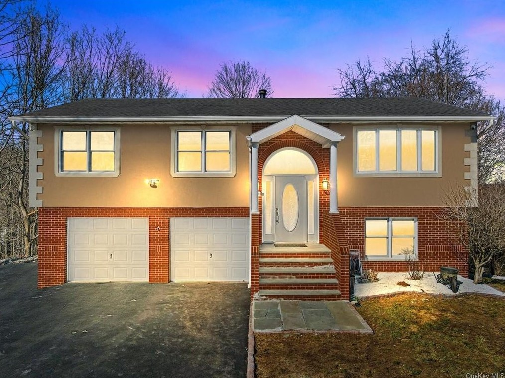 233 Dahlia Dr, Mahopac, NY 10541