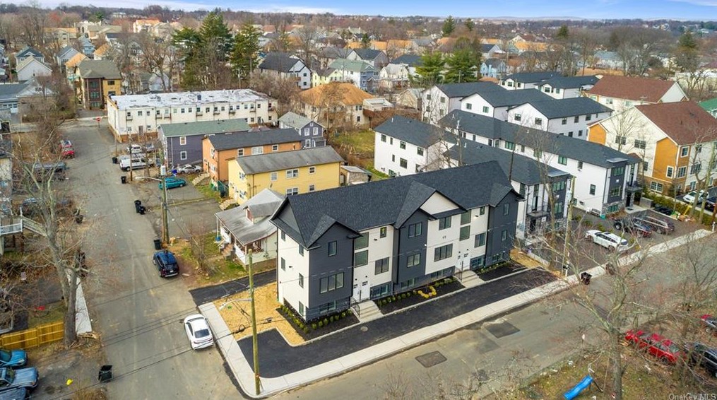 3 Hoffman St, Chestnut Ridge NY  10977-4825 exterior