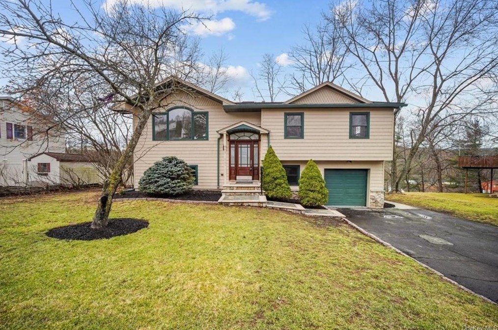 16 Hillside Dr, Thiells, NY 10984