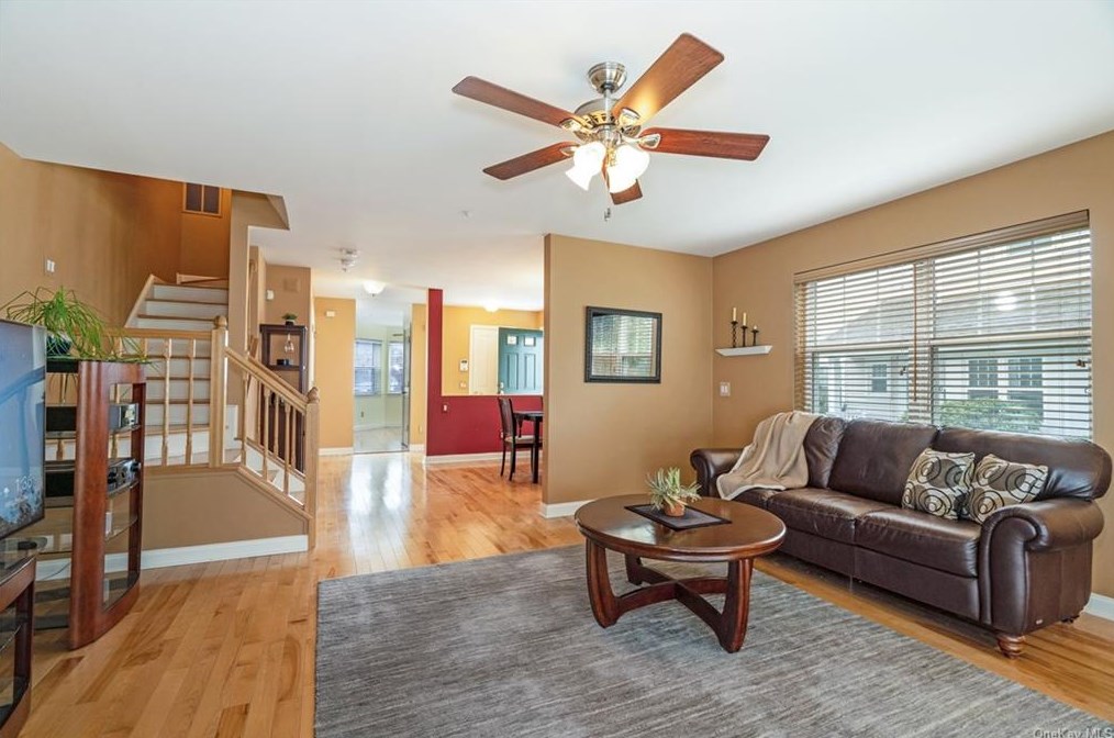 10 Winding Ridge Rd, White Plains, NY 10603