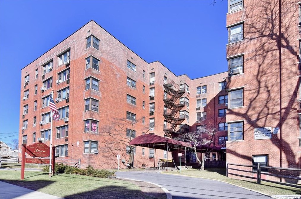 555 Bronx River Rd, Yonkers NY  10704-1710 exterior