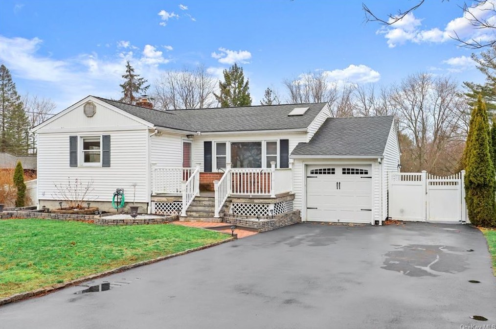2861 Brookfield Dr, Yorktown Hgts, NY 10598