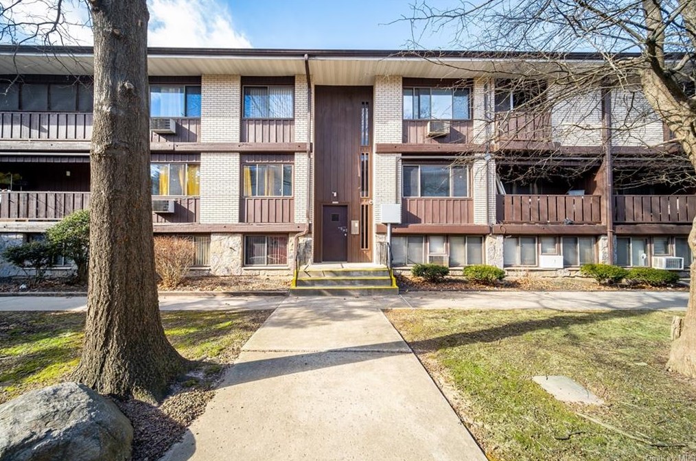 260 N Main St #b, Chestnut Ridge, NY 10977