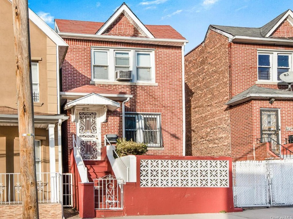 845 214th St, Bronx NY  10467-5913 exterior