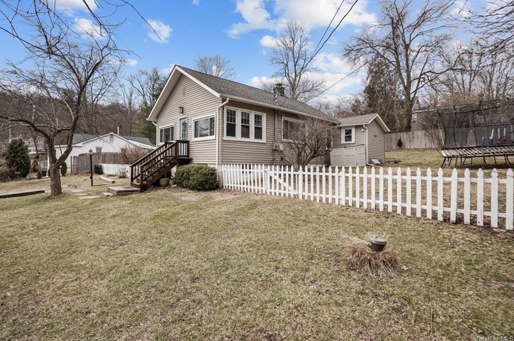 7 Cromwell Ct, Kent Lakes, NY 10512