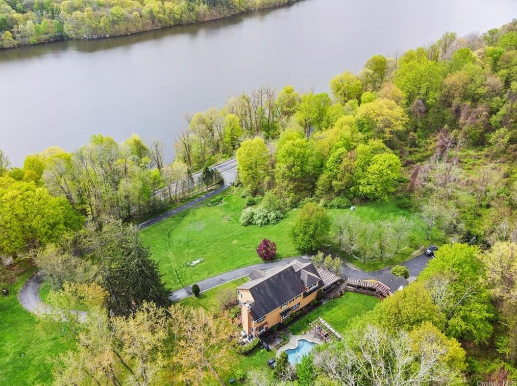 67 Tomahawk St, Yorktown Hgts, NY 10598
