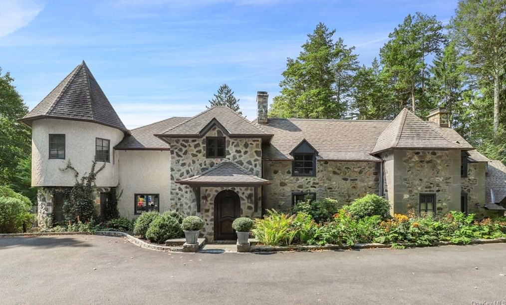 14 Quicks Ln, Katonah, NY 10536