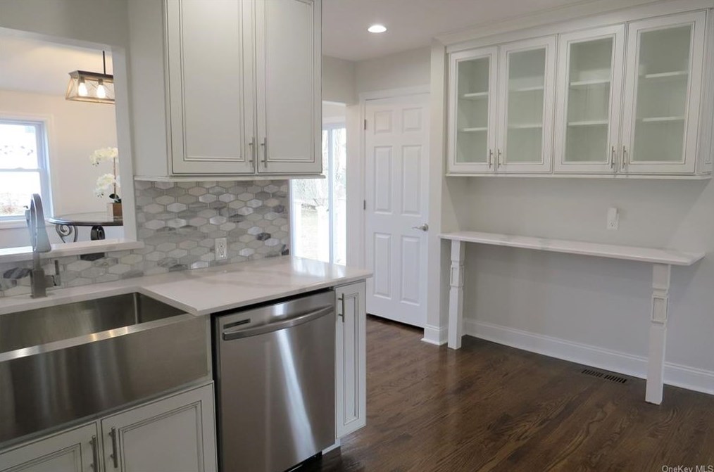 13 Maywood Ave, Rye Brook NY  10573-2401 exterior