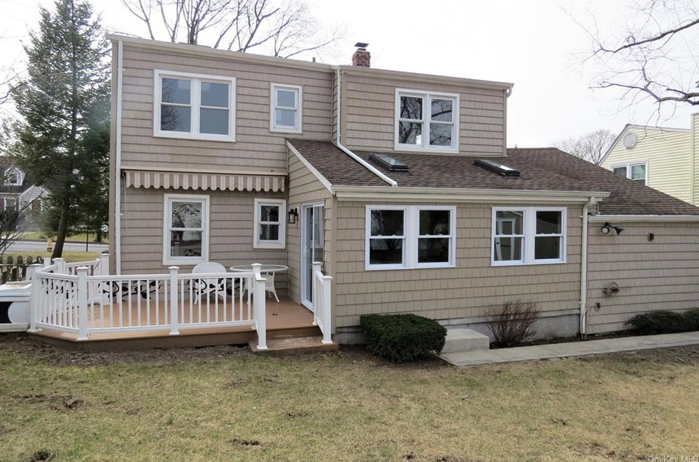 13 Maywood Ave, Rye Brook NY  10573-2401 exterior