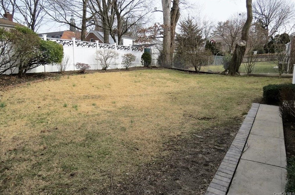 13 Maywood Ave, Rye Brook NY  10573-2401 exterior