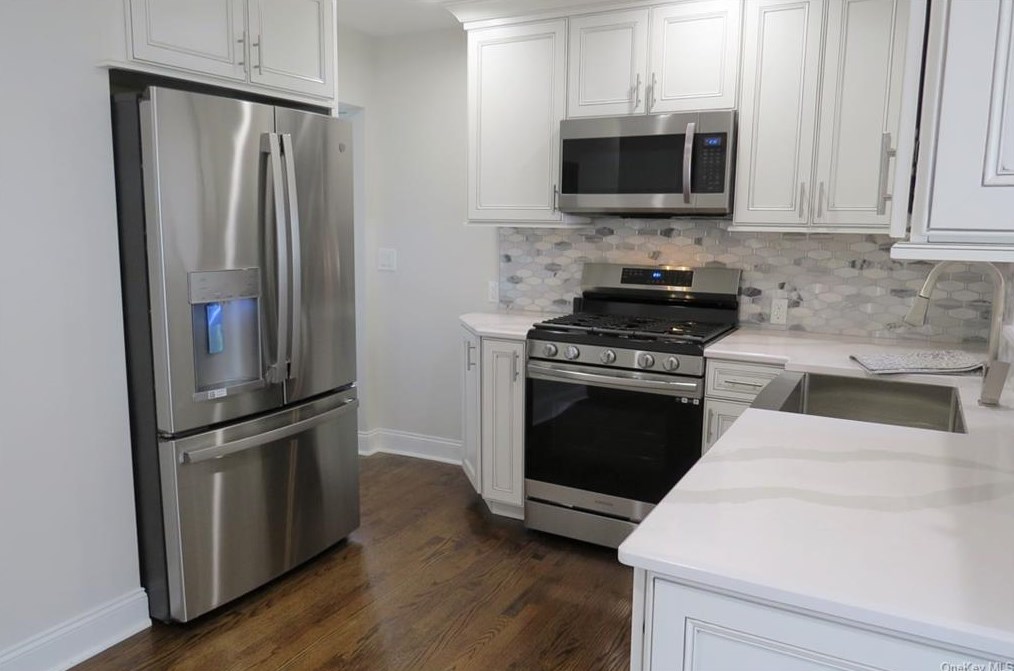 13 Maywood Ave, Rye Brook NY  10573-2401 exterior