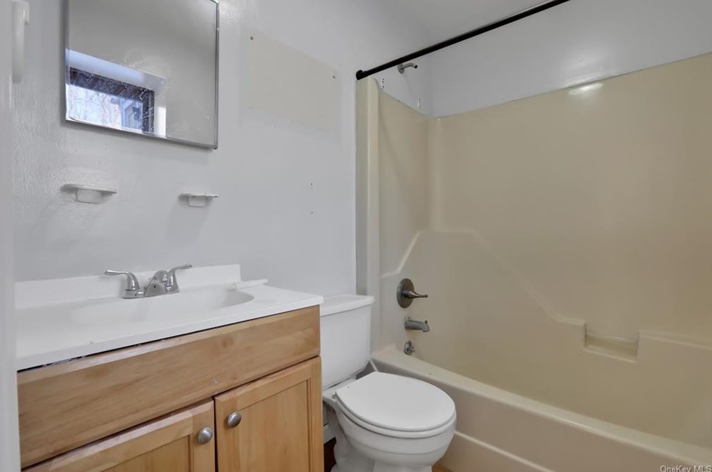 35 Old Rte 199, Red Hook NY 12571-2726 exterior