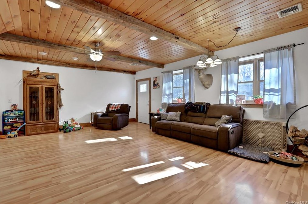 35 Old Rte 199, Red Hook NY 12571-2726 exterior