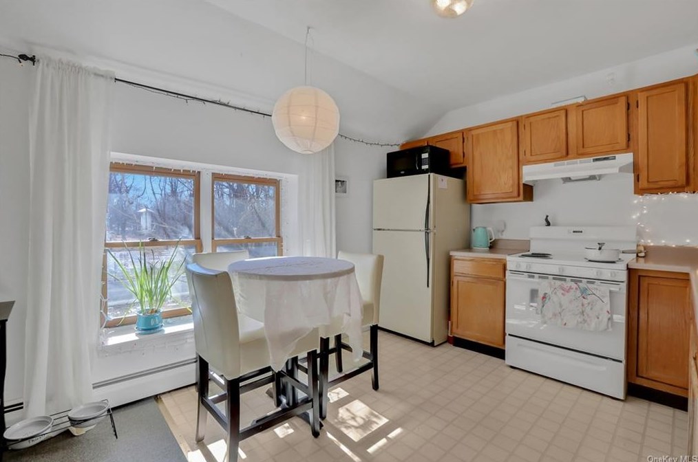 35 Old Rte 199, Red Hook NY 12571-2726 exterior