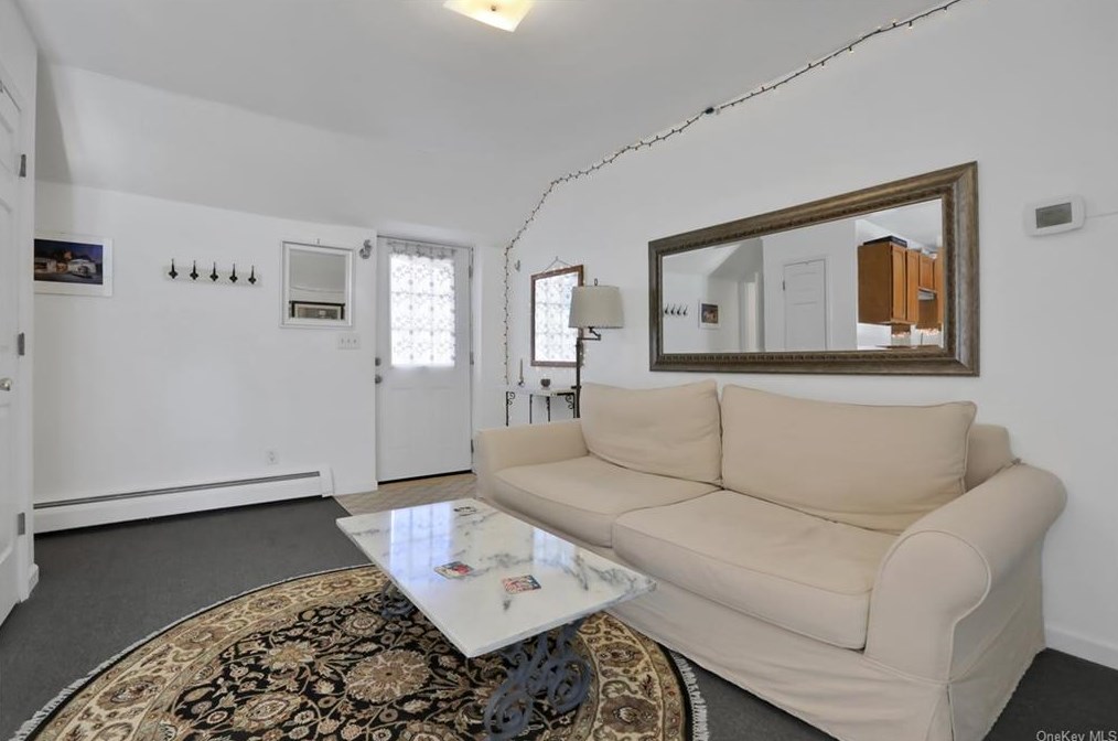 35 Old Rte 199, Red Hook NY 12571-2726 exterior